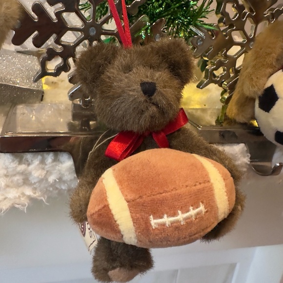 Retired Boyd Bears Sports Collection Football,Basketball and Soccer Bears - Picture 7 of 7